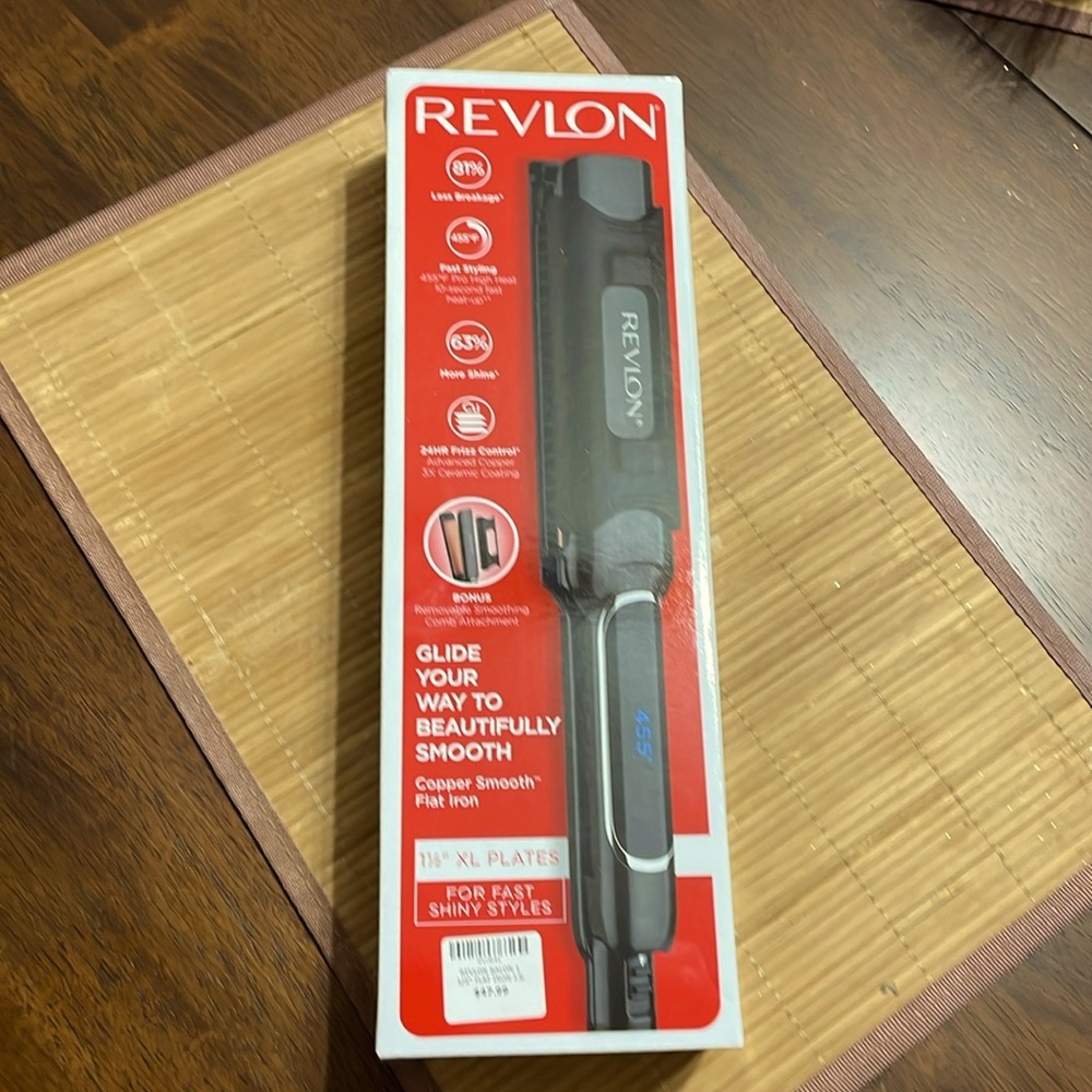 Revlon Flat Iron  1 1/2” XL. Plates Copper smooth. Fix frizz like a pro!